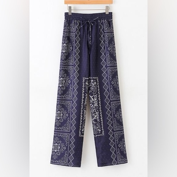 Zara geometric and floral pattern flowy bell bottom pants - Picture 2 of 7